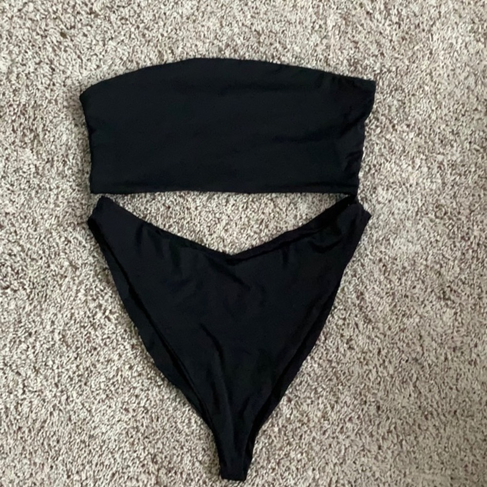 Naked wardrobe black bikini set